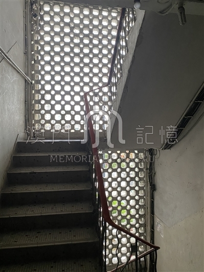 保利大廈內部樓梯和鏤空墻面